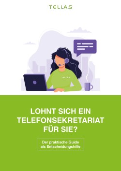 Frau am Pc mit Headset